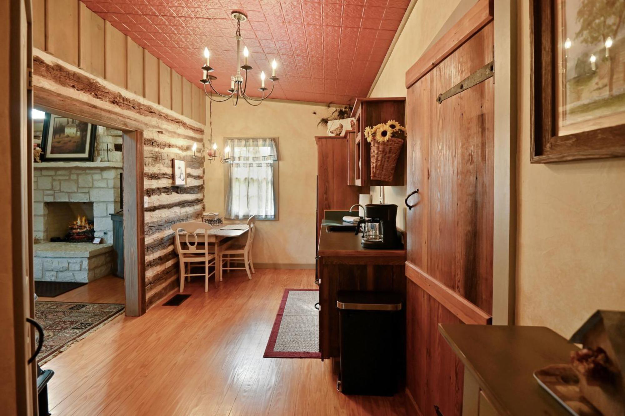 Cabins On Knopp School-Chula Vista Cabin Fredericksburg Bagian luar foto